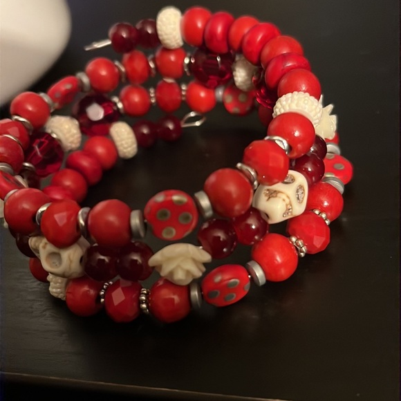 skull & flower red bracelet handcrafted - Picture 6 of 7